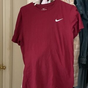 Nike Men's Maroon Short Sleeve Tee